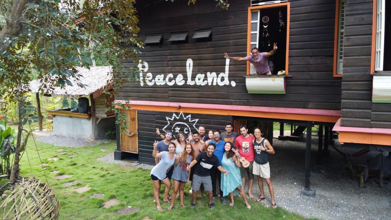 Peaceland Hostel Panglao Exteriör bild