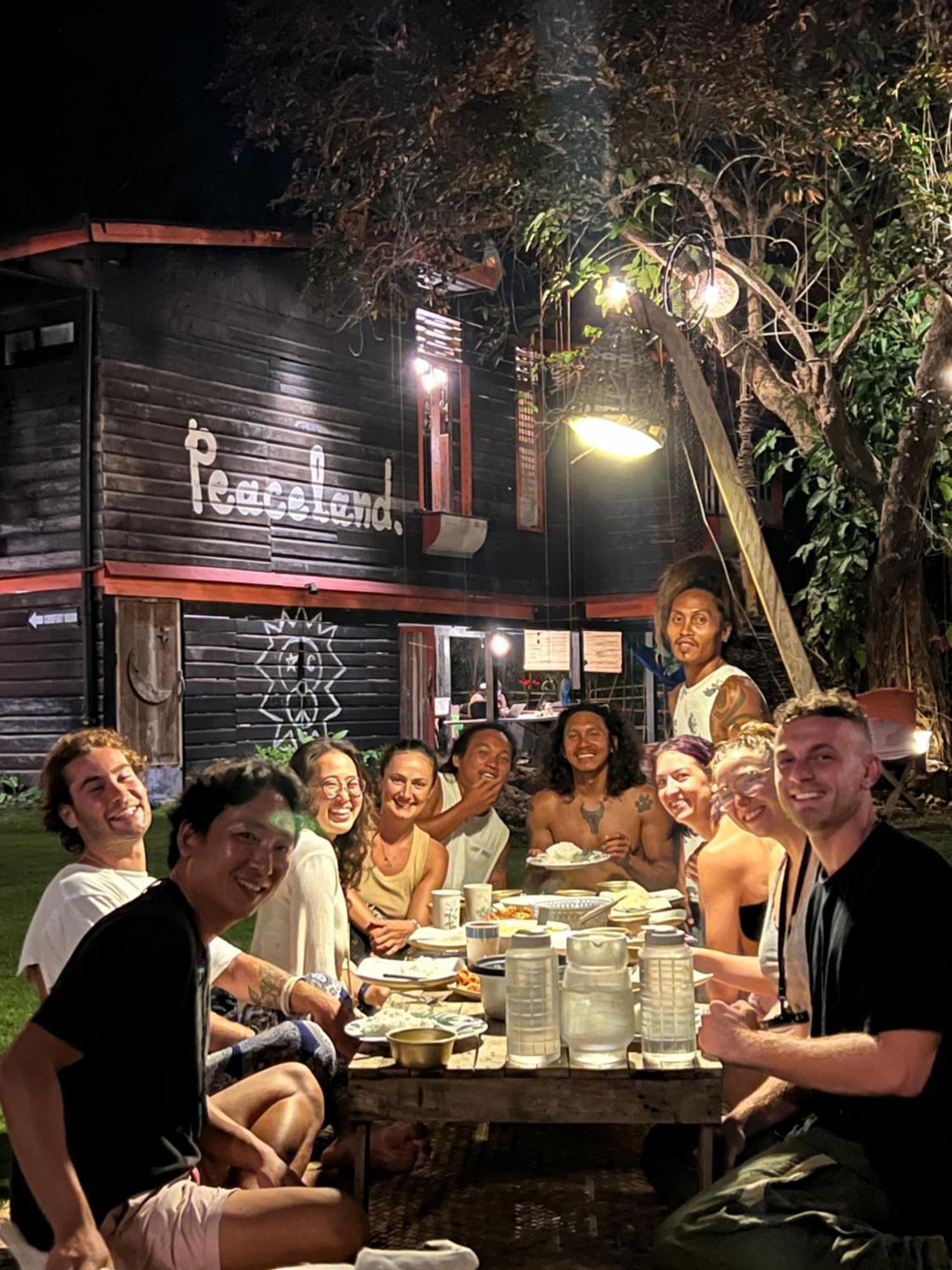 Peaceland Hostel Panglao Exteriör bild